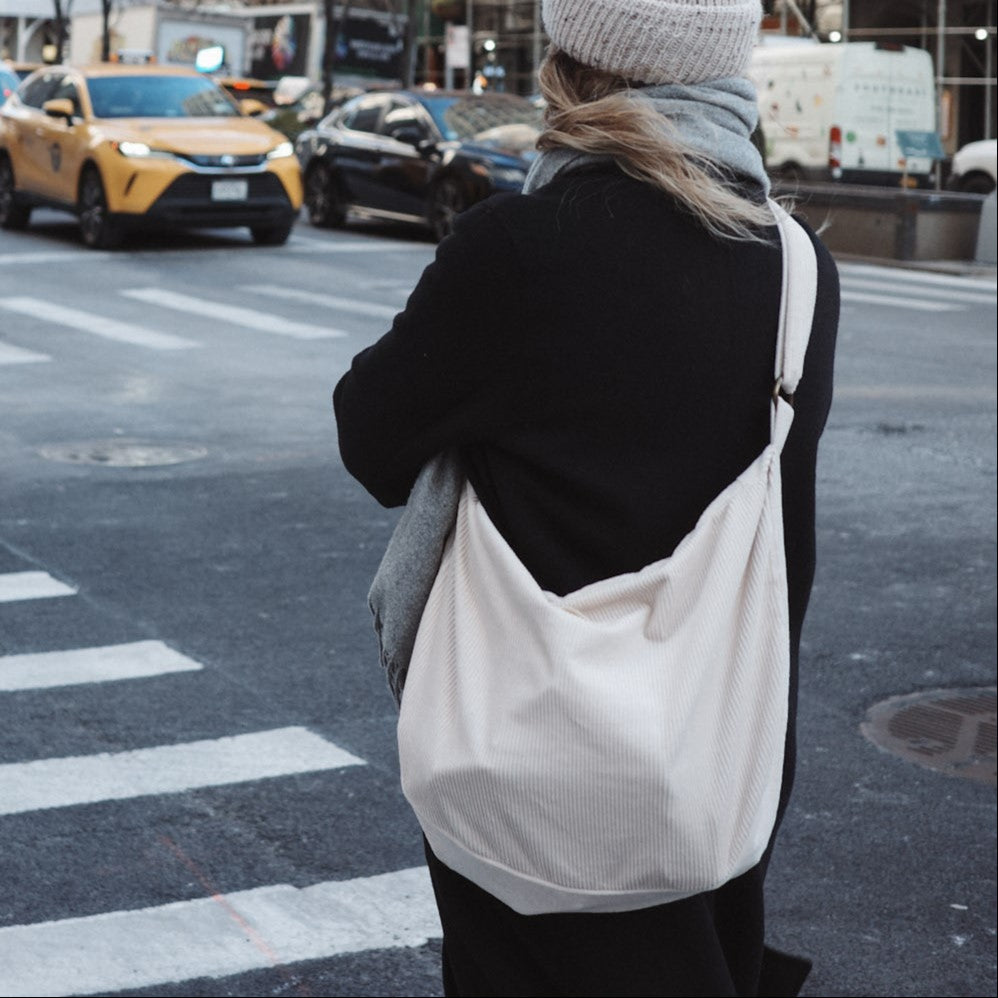 Sac croissant en velours côtelé | Bandoulière réglable
