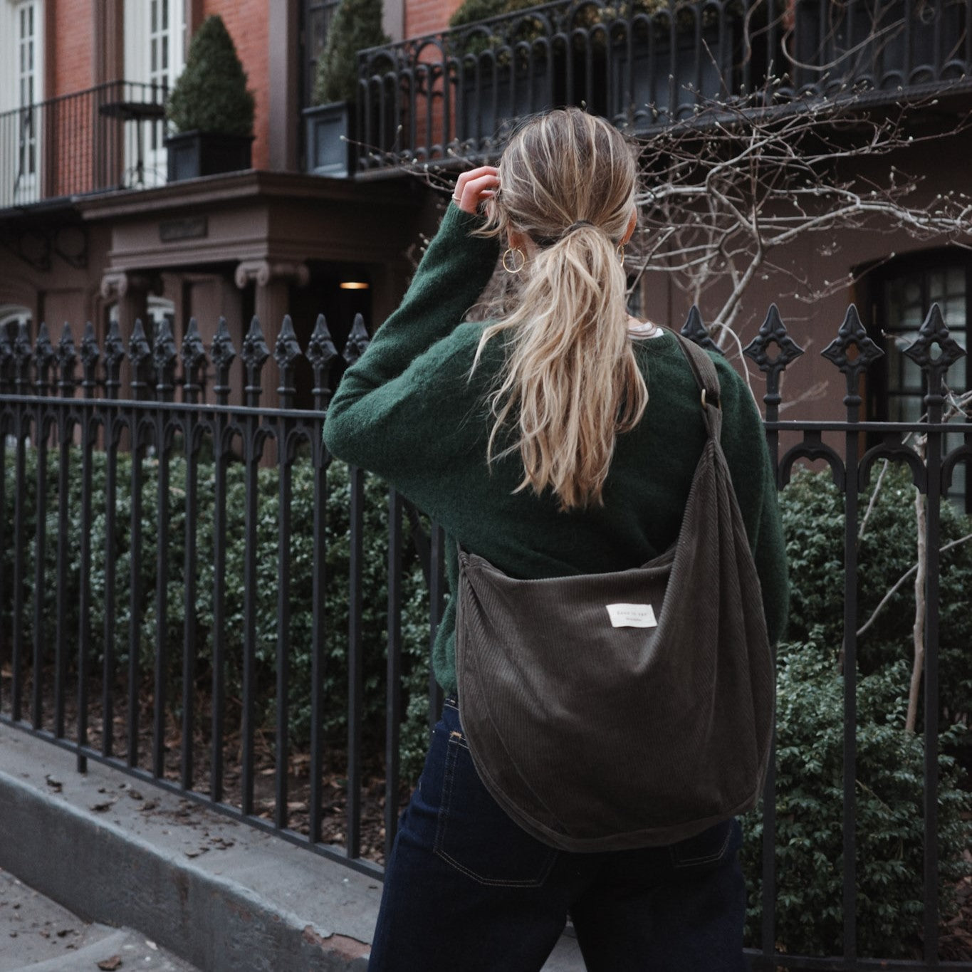 Sac croissant en velours côtelé | Bandoulière réglable
