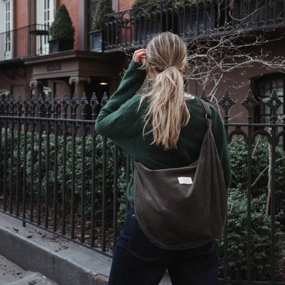 Sac croissant en velours côtelé | Bandoulière réglable