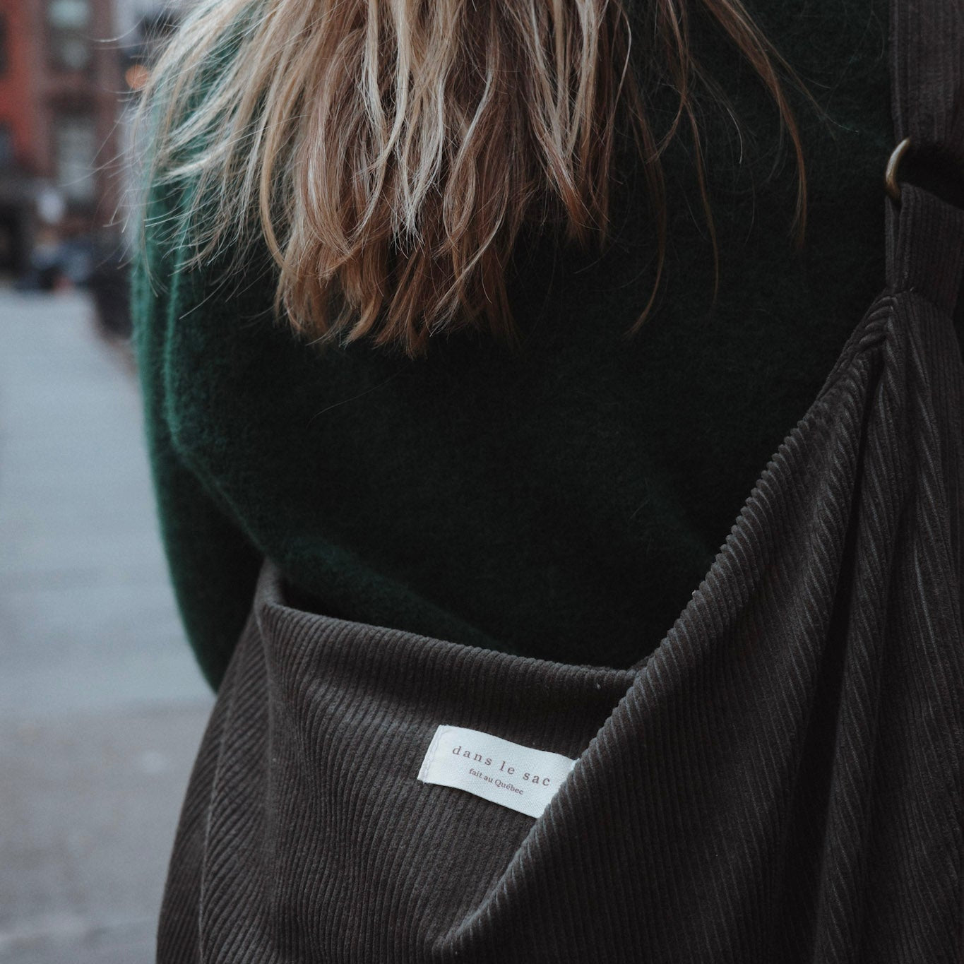 Sac croissant en velours côtelé | Bandoulière réglable