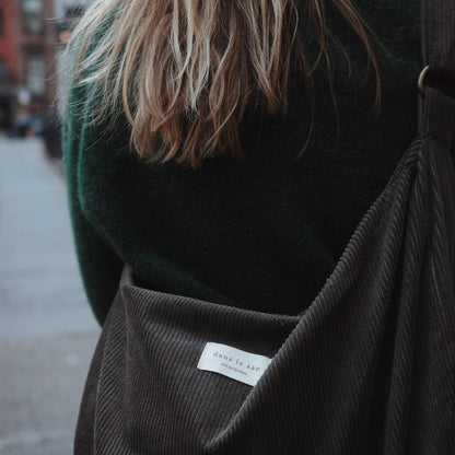 Sac croissant en velours côtelé | Bandoulière réglable