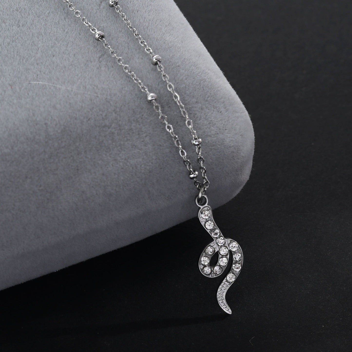 RIHANNA Collier chaîne perlée avec pendentif serpent pavé en zircone en argent