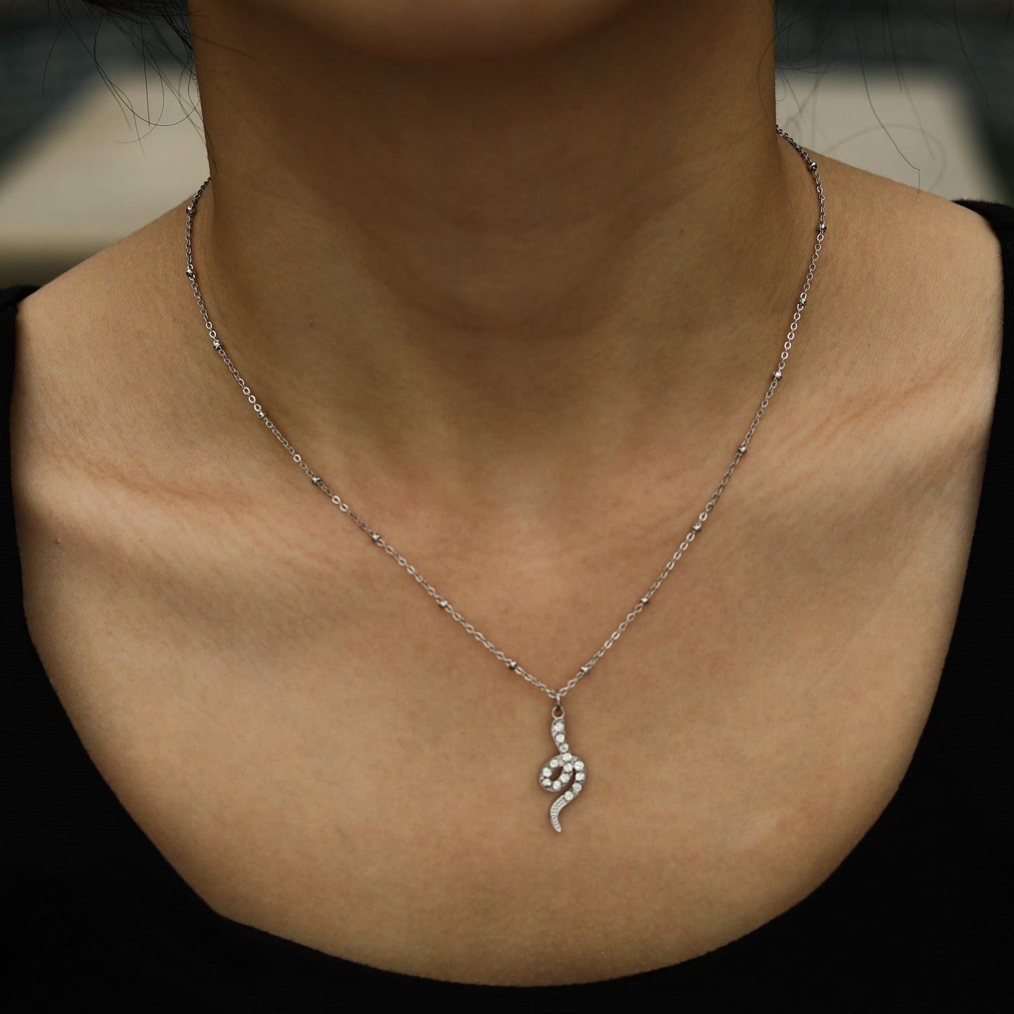 RIHANNA Collier chaîne perlée avec pendentif serpent pavé en zircone en argent