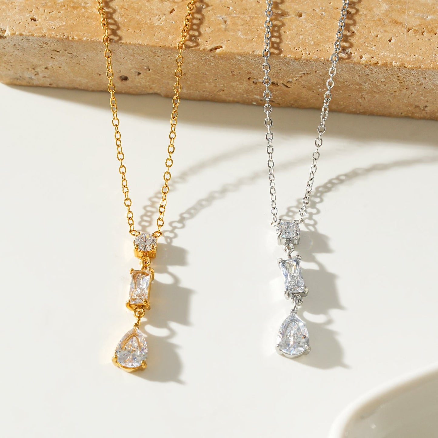 Collier chaîne avec pendentif Style ROCHINA Argent : un trio de breloques en oxyde de zirconium