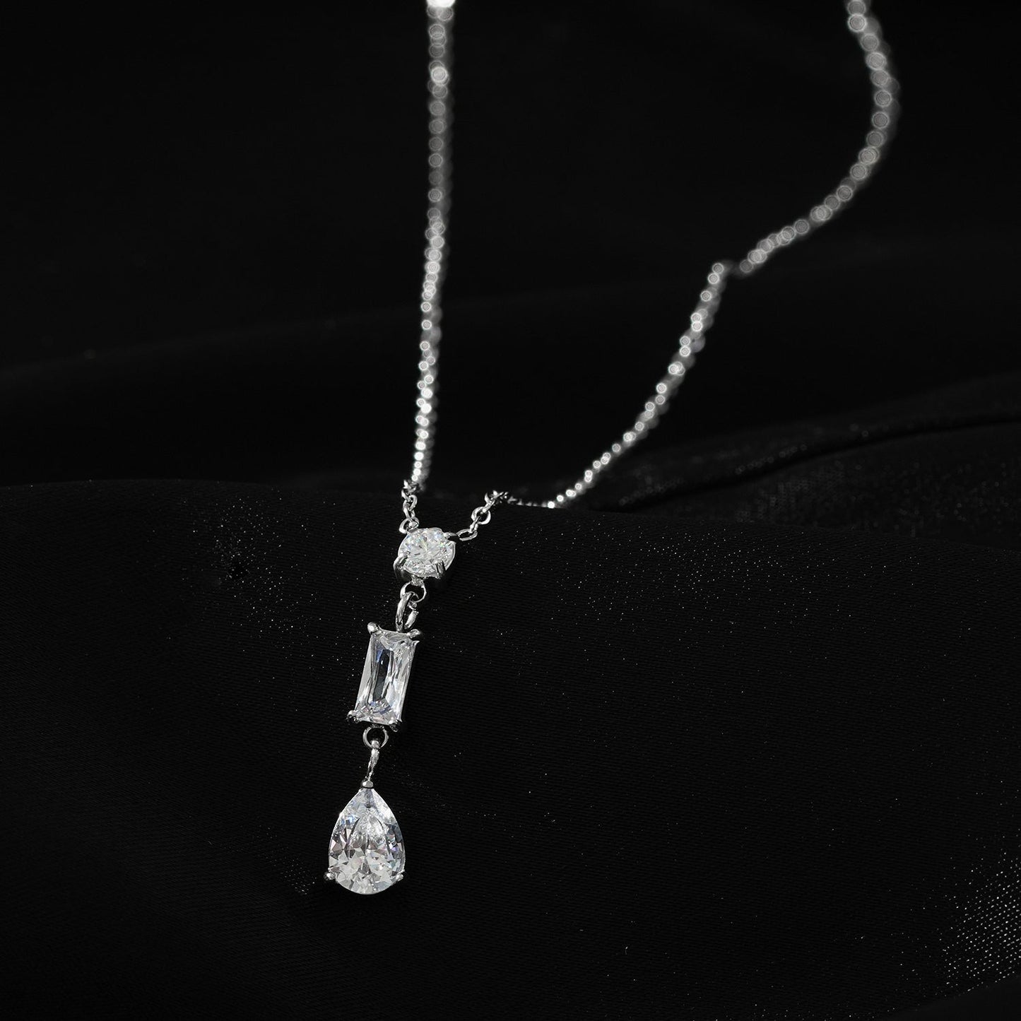 Collier chaîne avec pendentif Style ROCHINA Argent : un trio de breloques en oxyde de zirconium