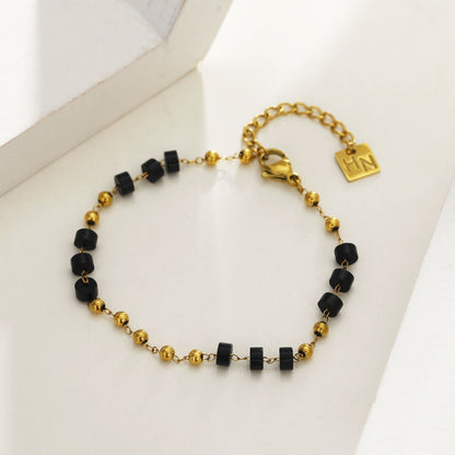 ROSARIO : Bracelet chaîne avec perles en onyx noir et or