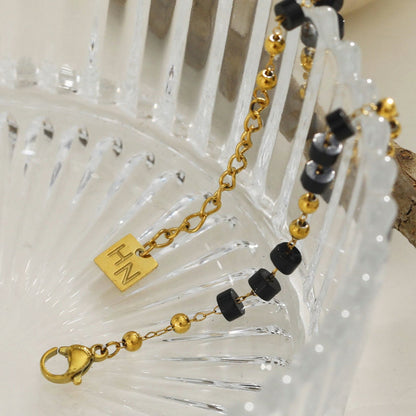 ROSARIO : Bracelet chaîne avec perles en onyx noir et or