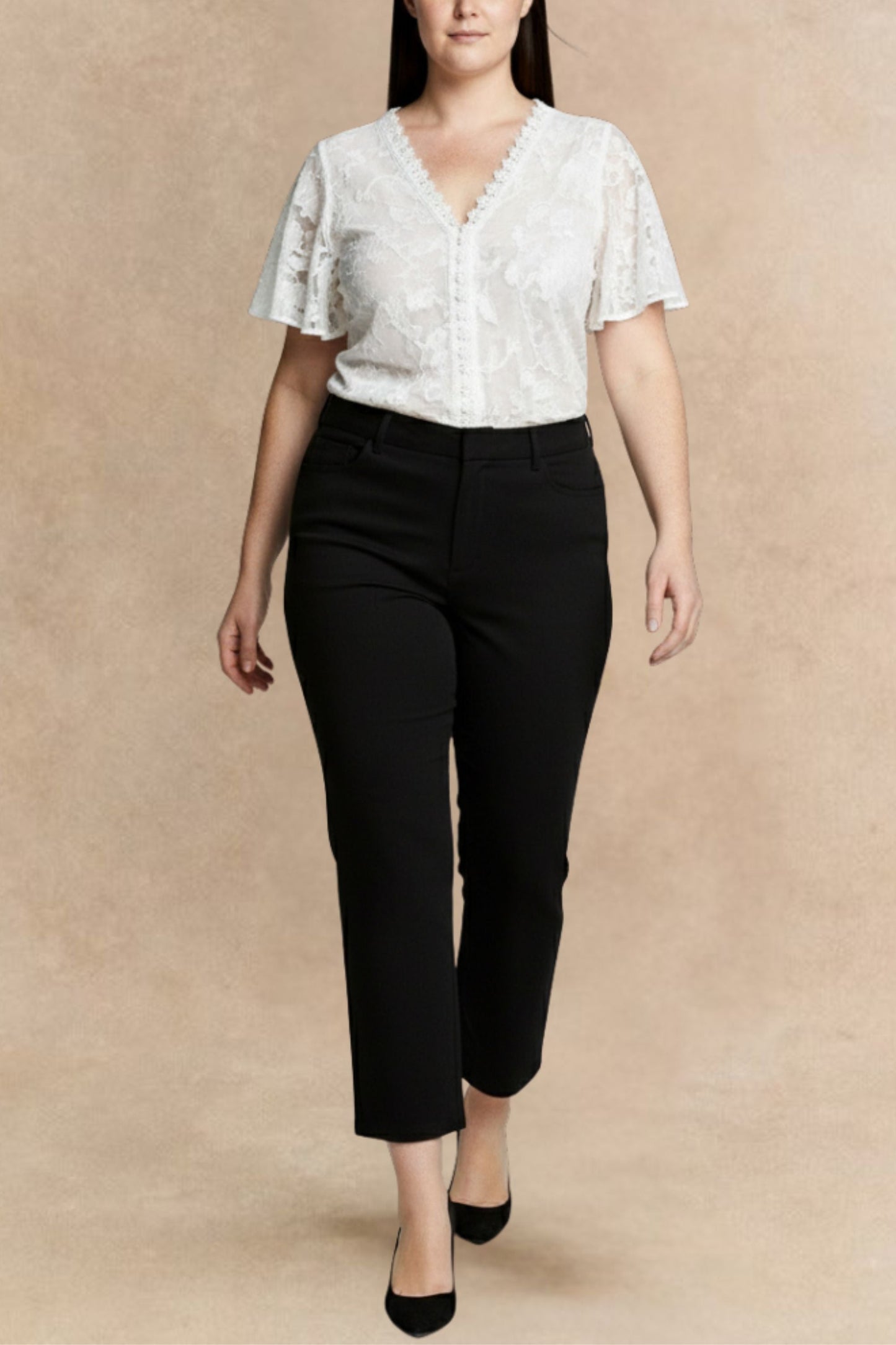 Pantalon Romy noir taillé, coupe courte, devant épuré, coupe droite slim