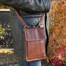 Sac bandoulière en cuir Rugged Earth avec organiseur