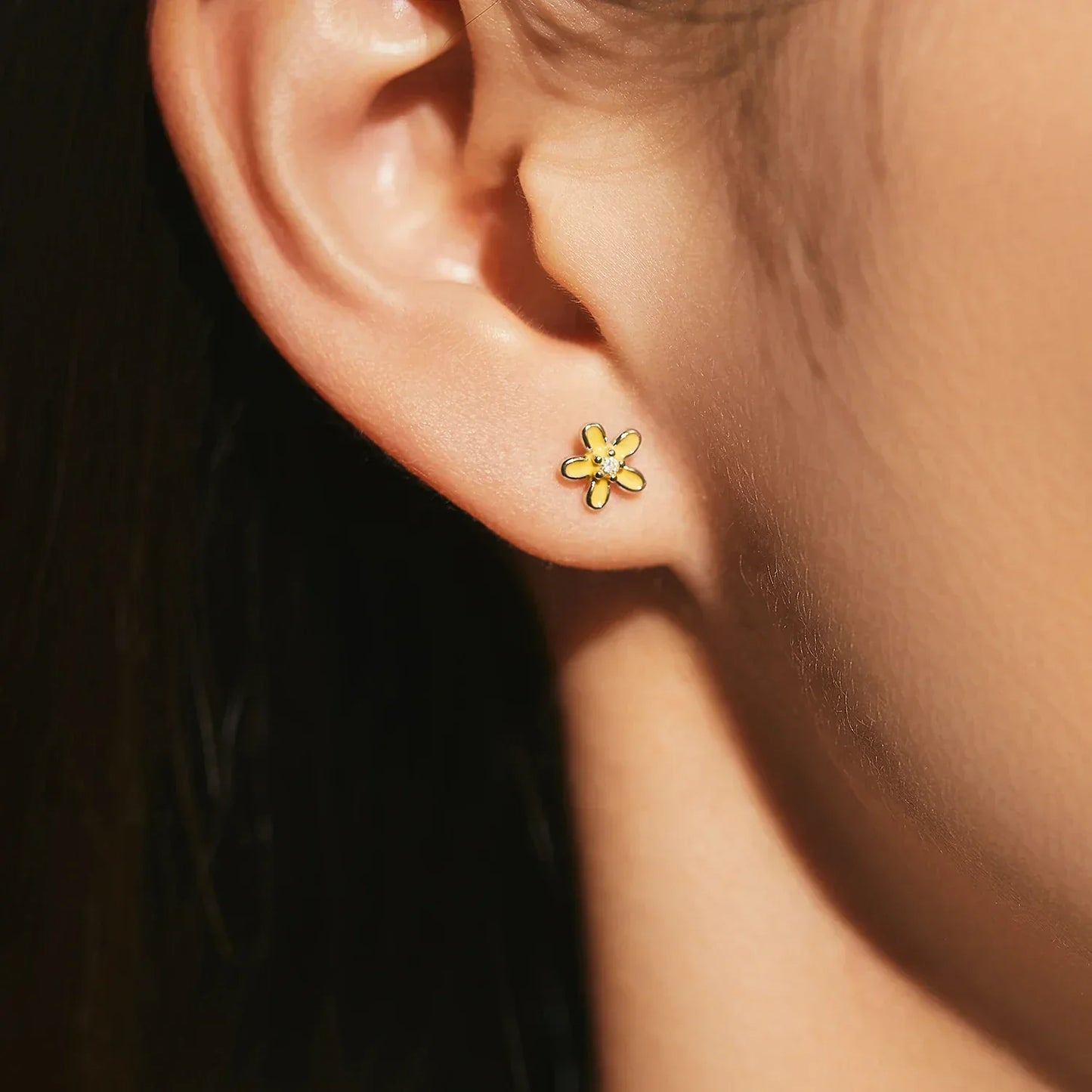 Boucles d'oreilles clous fleur en émail coloré en argent sterling 925 - Minimalistes et mignonnes