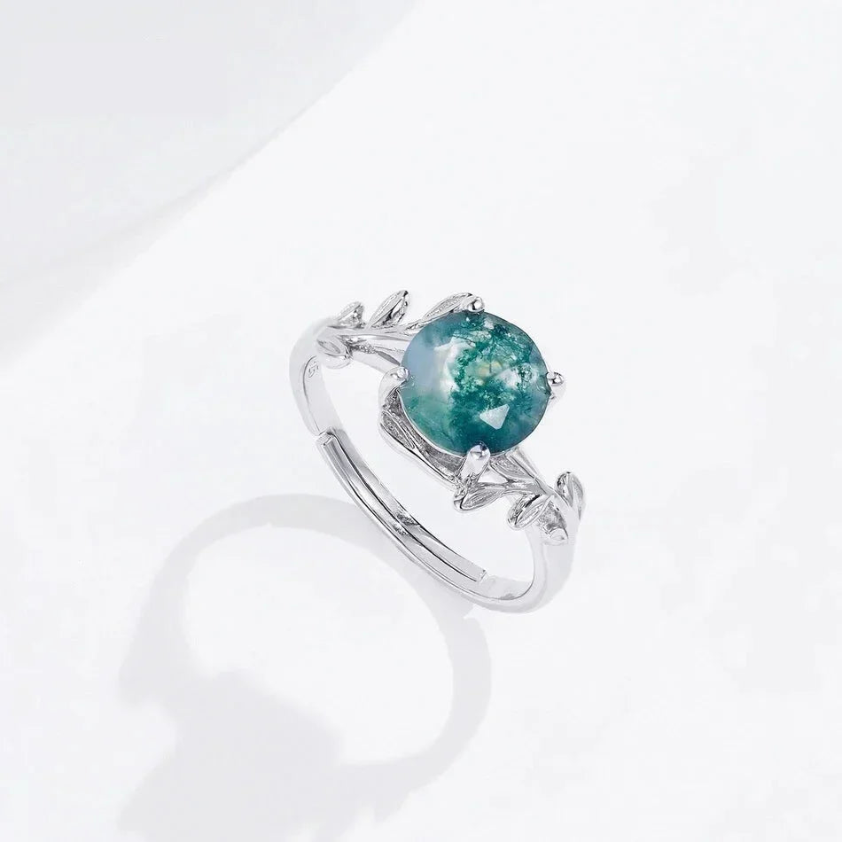 L'Étreinte de la Nature : Bague Ajustable en Argent Sterling et Agate Mousse