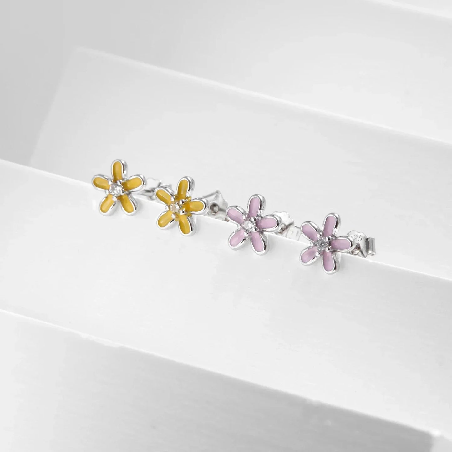 Boucles d'oreilles clous fleur en émail coloré en argent sterling 925 - Minimalistes et mignonnes