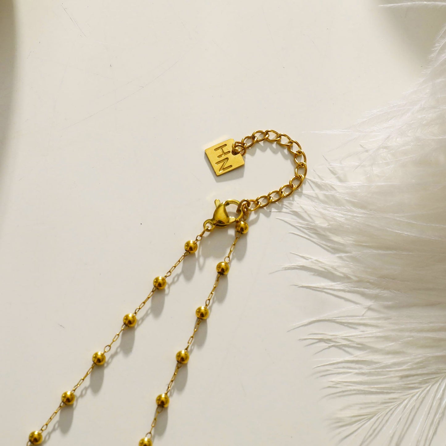 SANTA CRUZ Noir : Collier ras du cou en perles d'onyx noir et or