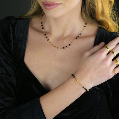 ROSARIO : Bracelet chaîne avec perles en onyx noir et or