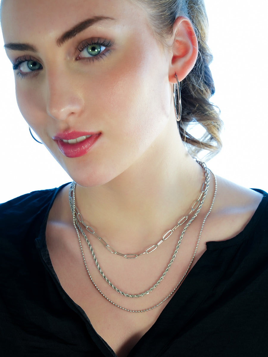 SELENE : Collier triple couche en chaîne mélangée en or blanc rhodié