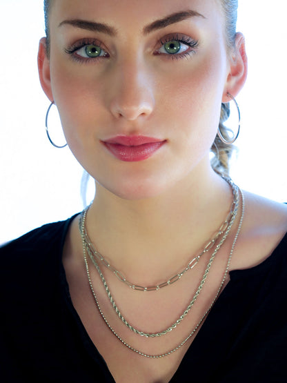 SELENE : Collier triple couche en chaîne mélangée en or blanc rhodié