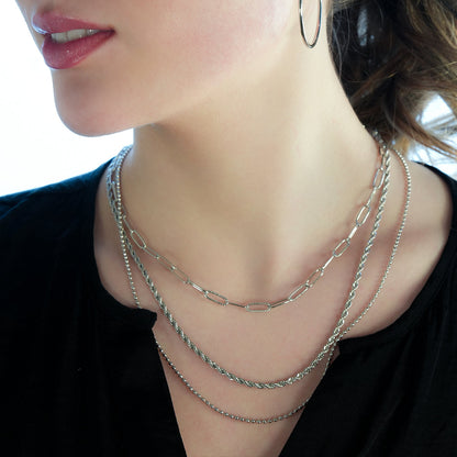SELENE : Collier triple couche en chaîne mélangée en or blanc rhodié