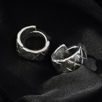 SHELBURNE : Boucles d'oreilles mini créoles larges gravées décoratives en or blanc (ton argent)