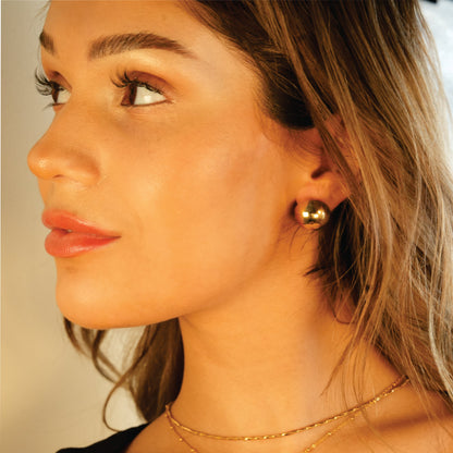 AUGUSTA Gold : Boucles d'oreilles clous sphériques contemporaines
