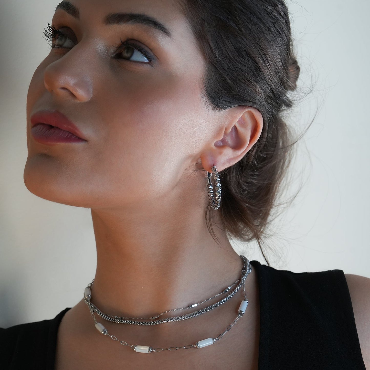 Style SPRINGDALE Silver : Boucles d'oreilles créoles perlées carrées géométriques texturées