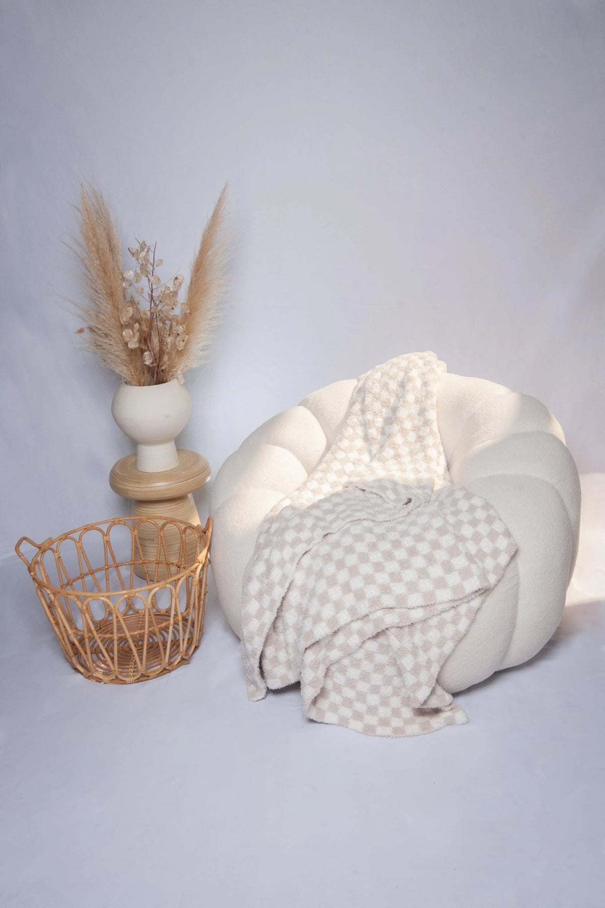 Jeté de lit Blushing Beige à motif à carreaux blancs