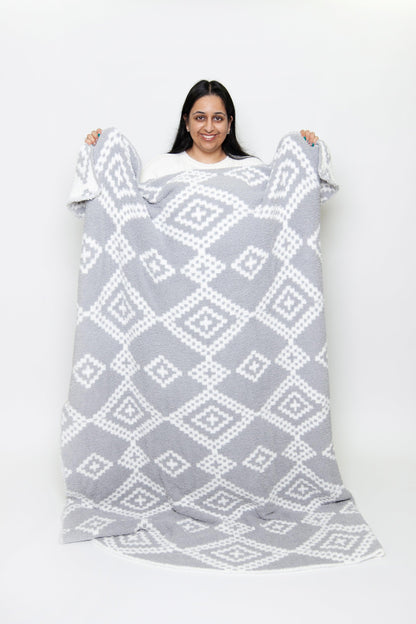 Jeté de lit allongé à imprimé mosaïque diamant gris et blanc