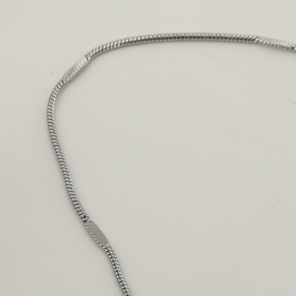 SVETA : Collier en argent, fin et minimaliste