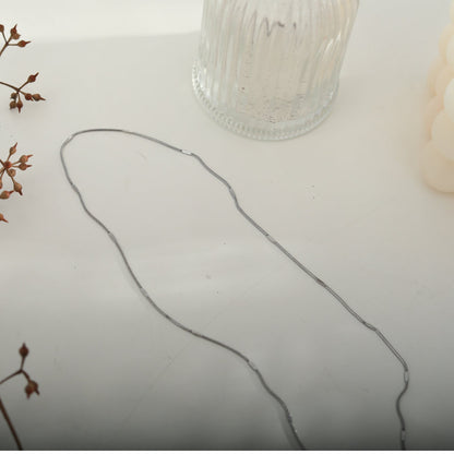 SVETA : Collier en argent, fin et minimaliste
