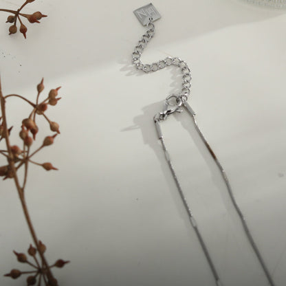 SVETA : Collier en argent, fin et minimaliste