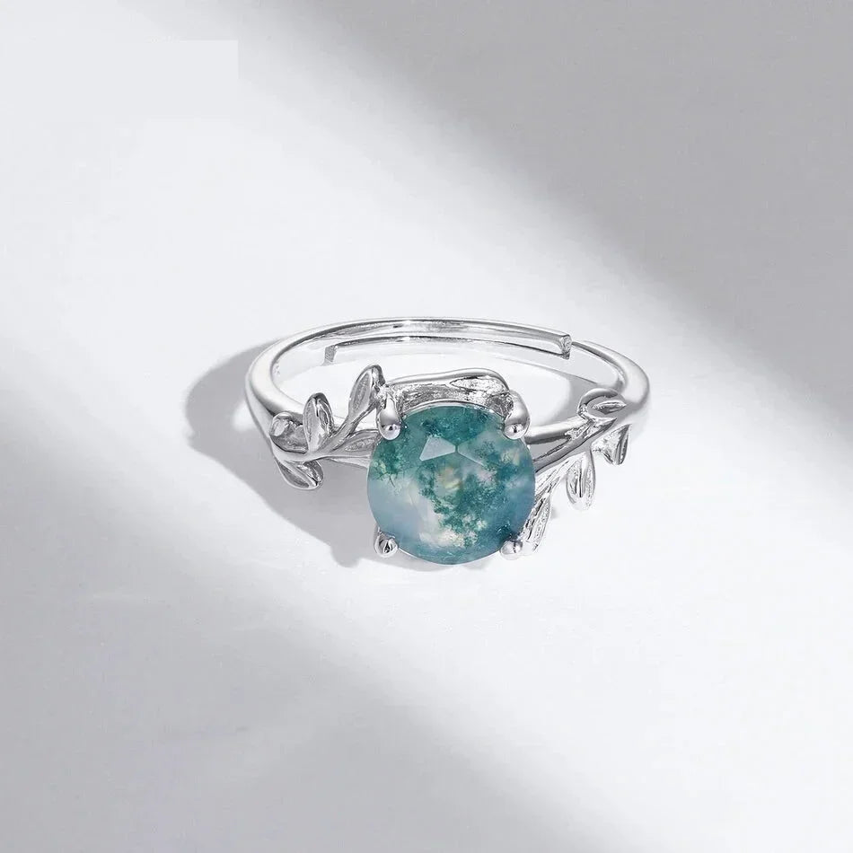 L'Étreinte de la Nature : Bague Ajustable en Argent Sterling et Agate Mousse