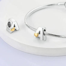 Breloque initiale en argent sterling 925 avec cœur en or