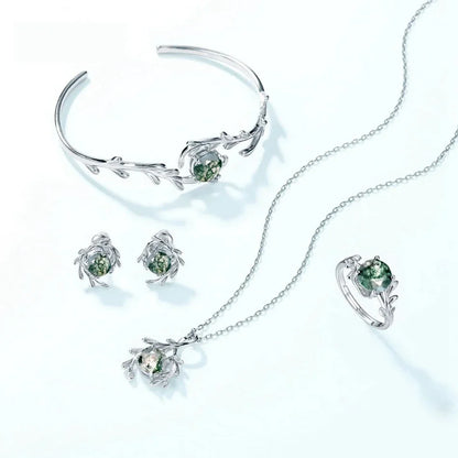 L'Étreinte de la Nature : Bague Ajustable en Argent Sterling et Agate Mousse