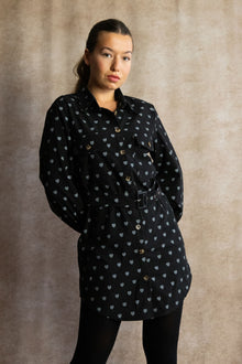 Tunique-chemise à imprimé cœur Stephanie, manches longues, boutonnée avec ceinture