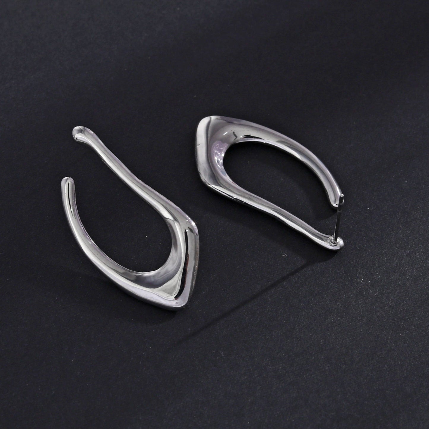 Boucles d'oreilles créoles forme abstraite TARAJI en argent
