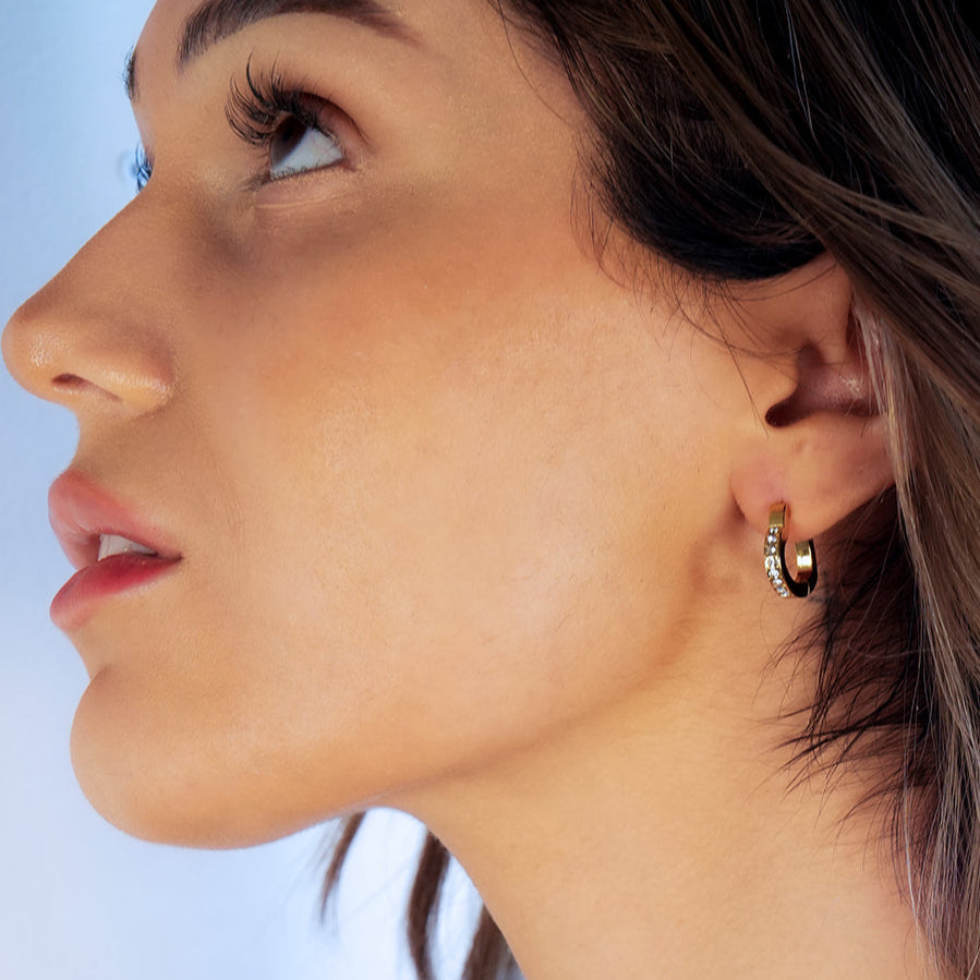 Style TENDER Gold : Mini créoles cœur pavées de zirconiums