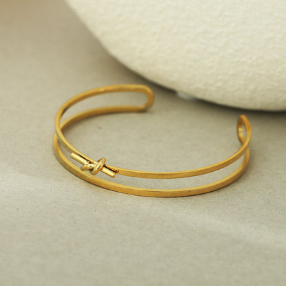 LIÉ : Bracelet empilé détaillé avec nœud, couleur or
