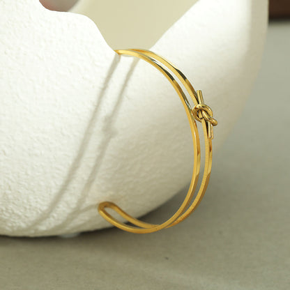 LIÉ : Bracelet empilé détaillé avec nœud, couleur or