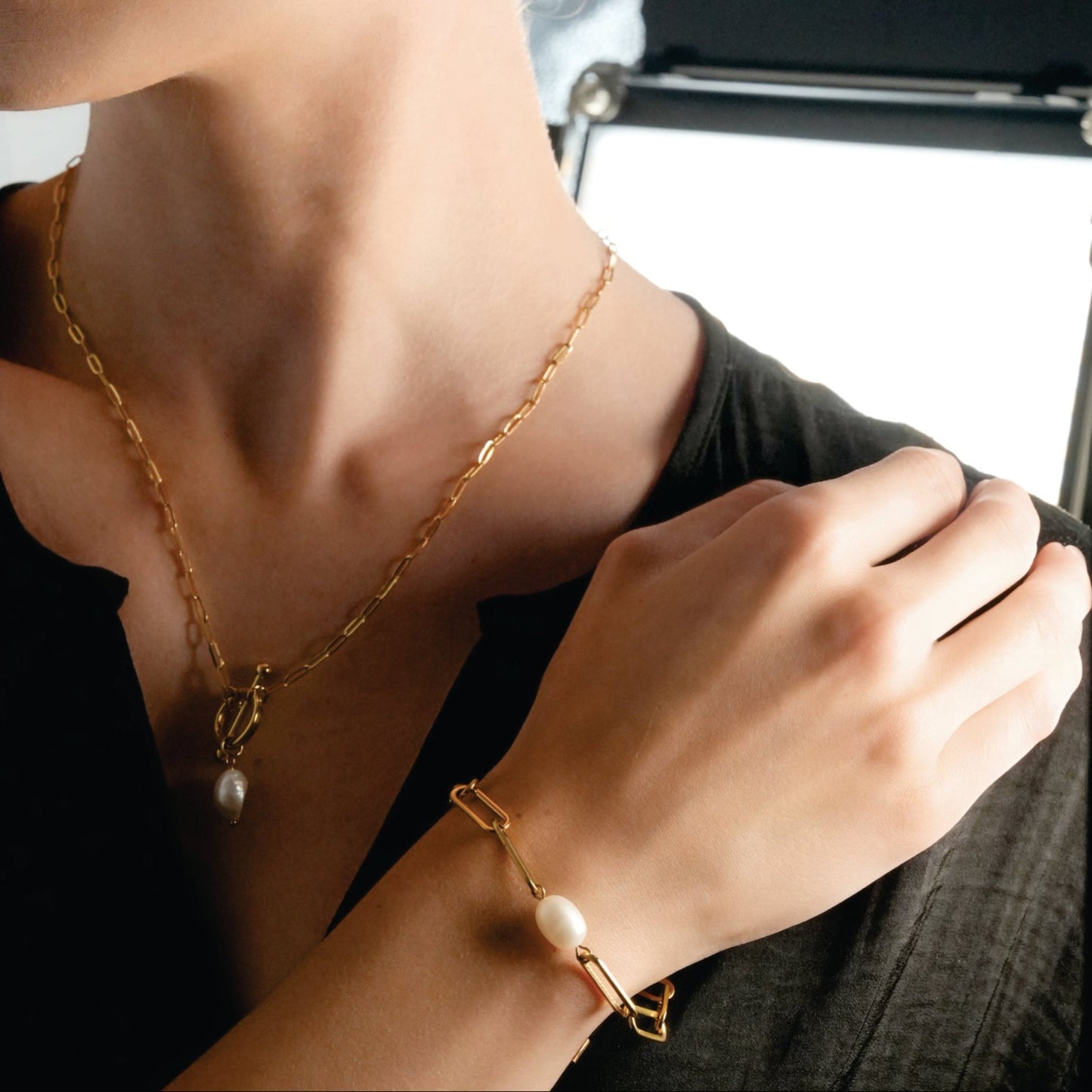 Bracelet TIMEA : Bracelet chaîne trombone en or avec une perle d'eau douce