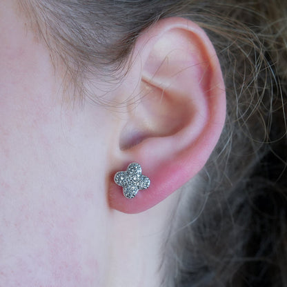 TREMBLANT Or Blanc (ton argenté) : Boucles d'oreilles clous en Zirconia Cubique (CZ) pavé éblouissantes – Un éclat élégant jour et nuit