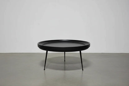 Round coffee table in black-finished mango wood