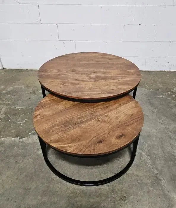Nesting coffee tables in Acacia wood (Natural)
