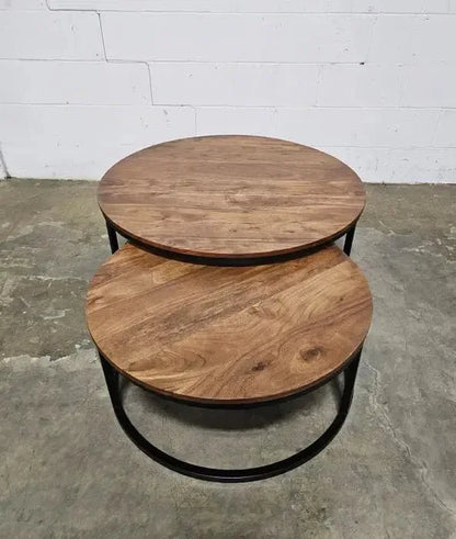 Nesting coffee tables in Acacia wood (Natural)
