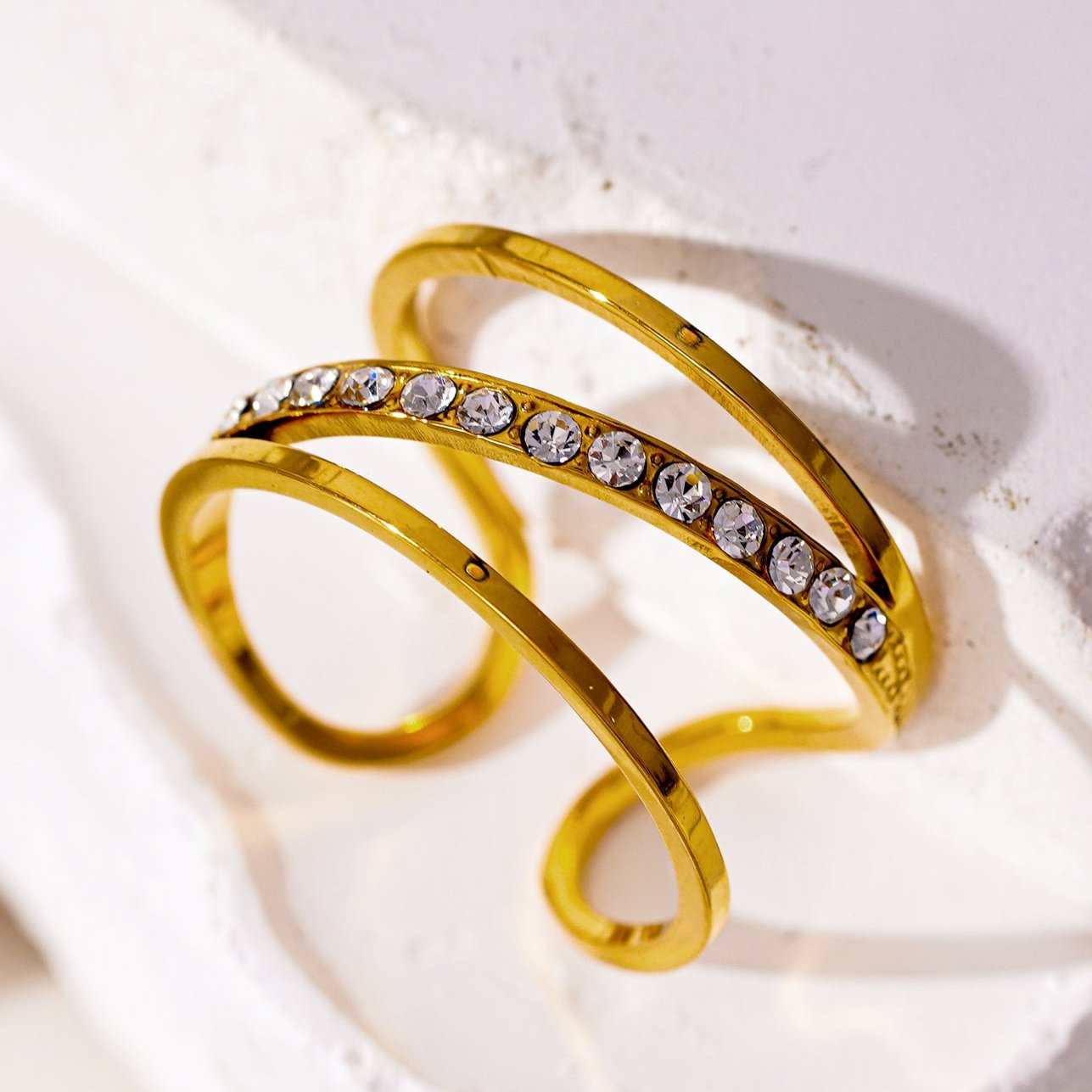 Modèle URDUJA : Bague multi-superposée incrustée de zircone