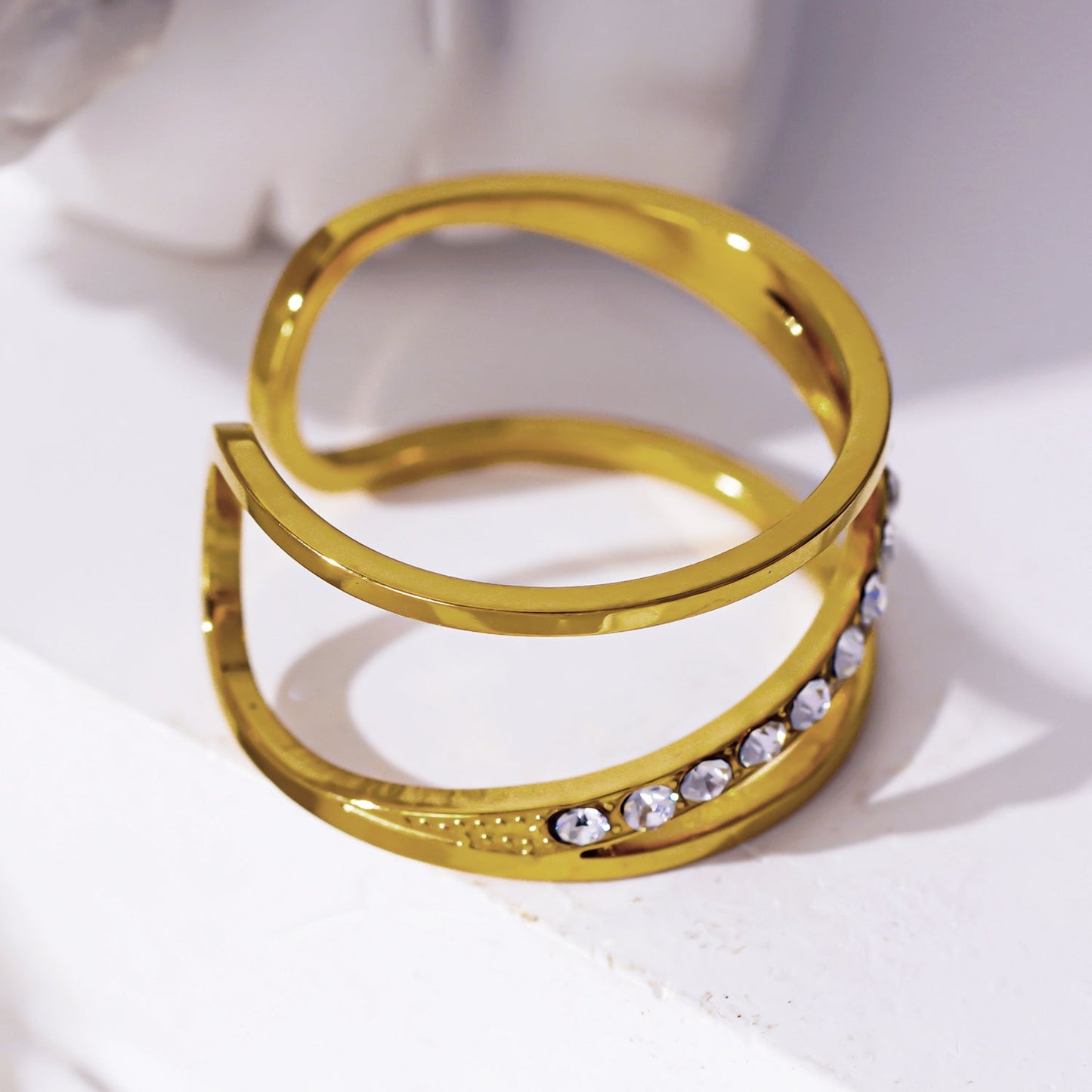 Modèle URDUJA : Bague multi-superposée incrustée de zircone