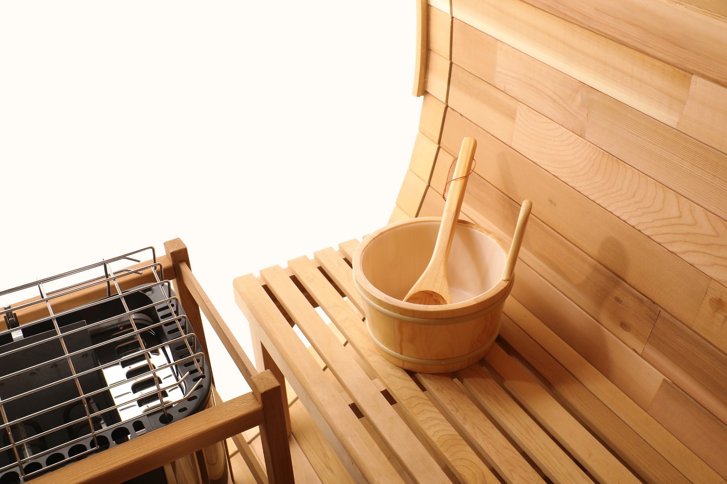 Blisspod | Prague | Sauna tonneau d'extérieur en cèdre rouge canadien à vapeur, 2-4 / 4-6 personnes avec fond entièrement vitré et 2 sièges de porche avant