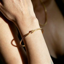 VANDA Gold: Modern Double Strand Metal Knot Bracelet