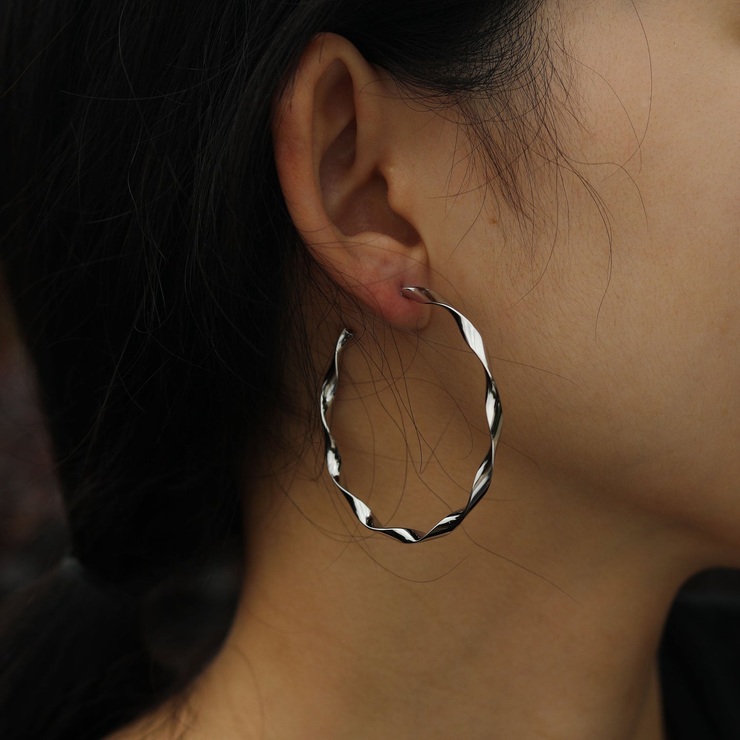 Boucles d'oreilles créoles VERONA torsadées ondulées argentées