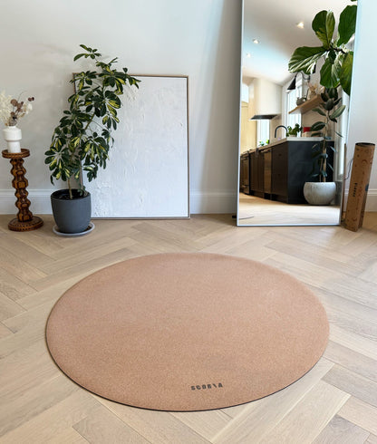 Tapis de yoga rond essentiel en liège | Multi-usage | 134 cm de diamètre