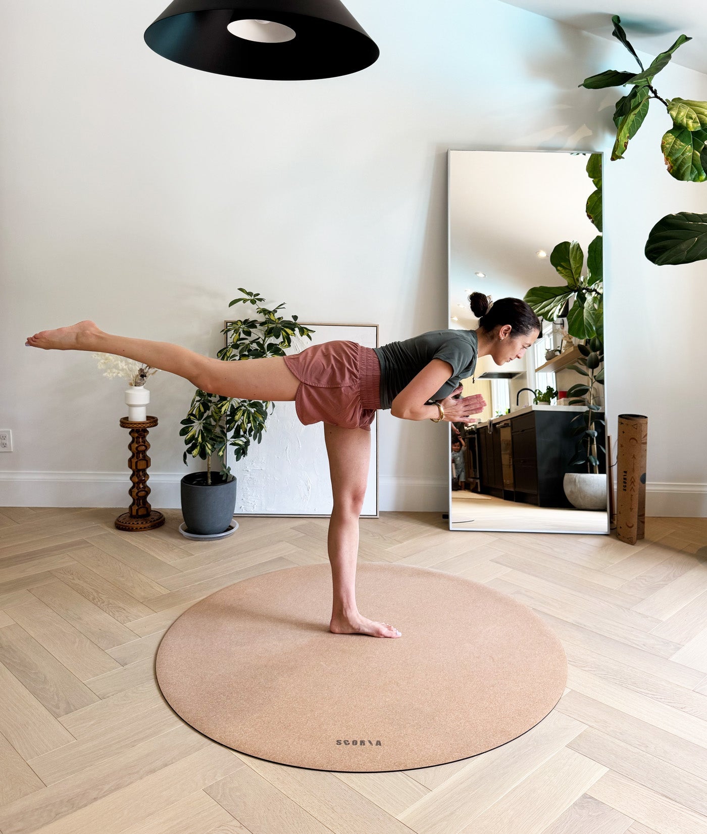 Tapis de yoga rond essentiel en liège | Multi-usage | 134 cm de diamètre