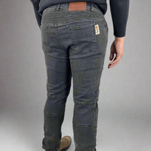 Jean de moto blindé pour homme. Jean en denim avec armure de genoux et de hanches certifiée CE.